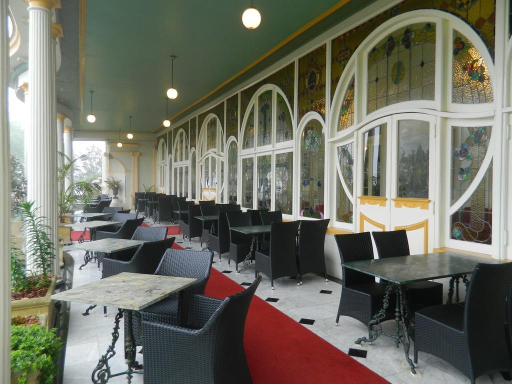 Hotel Carrington