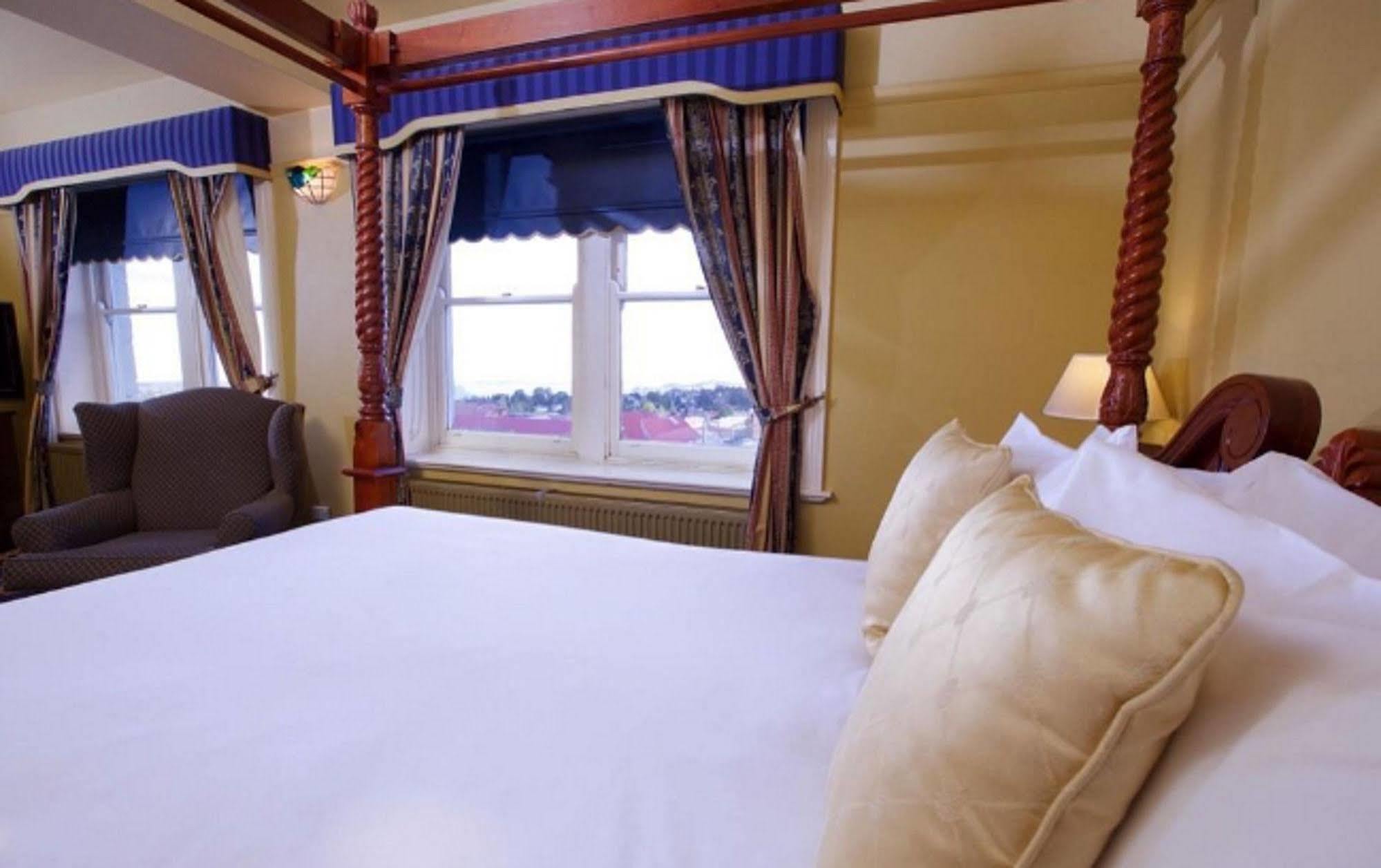 Carrington Hotel 4*